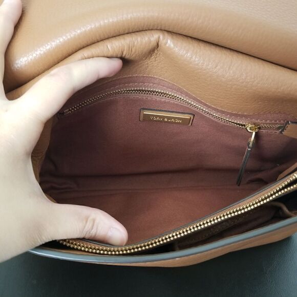 Tory Burch Carson Shoulder Bag - Picture 8 of 9